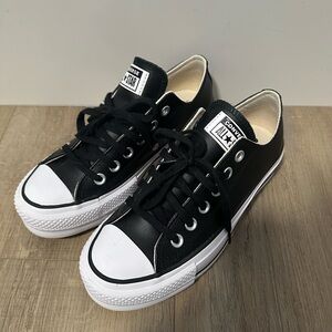 Converse Chuck Taylor All Star Platform Leather Low Top - Size 7